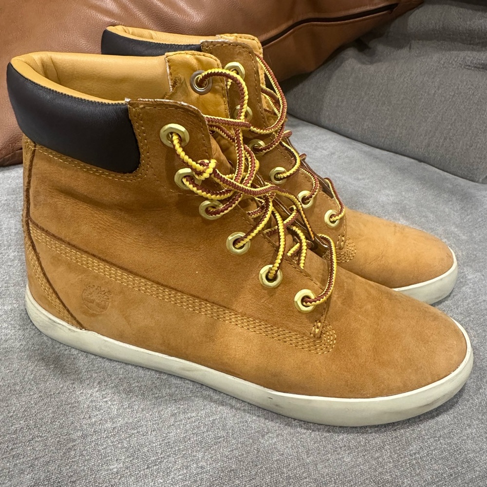 Timberland Tan High-Top Sneakers 6.5M 7W barely used great condition